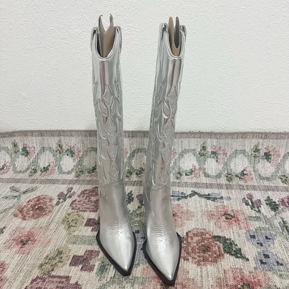 NEW Steve Madden Kinzee Pointed Toe Cowboy Boots - Picture 2 of 13